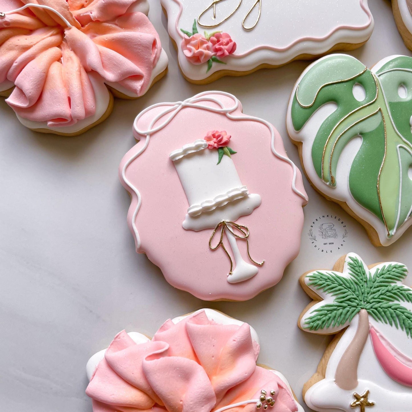 Wavy Oval with Bow Cookie Cutter