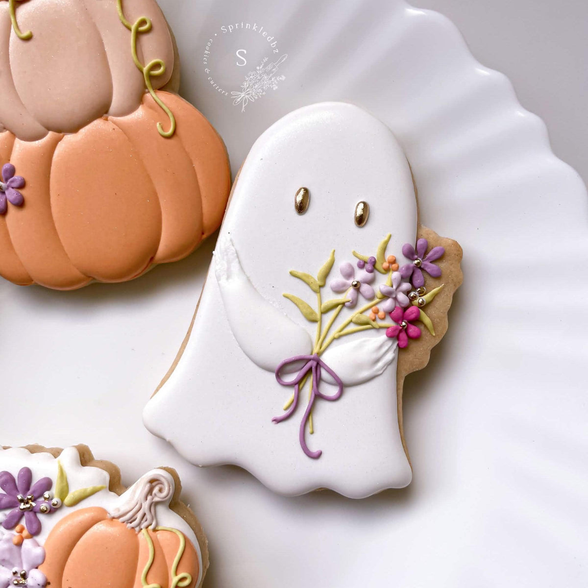 Ghost holding Bouquet Cookie Cutter