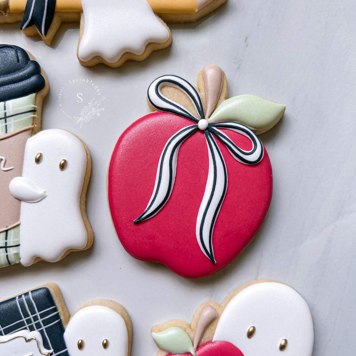 Apple with Bow Cookie Cutter